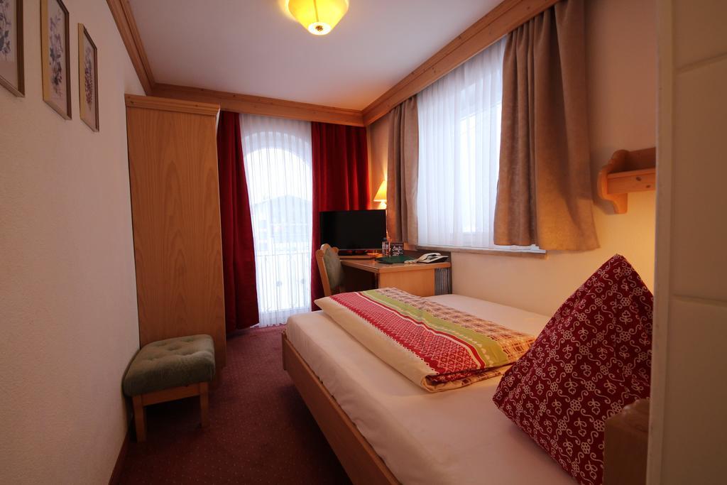 Hotel Garni Laerchenhof เลคอัมอาร์ลแบร์ก ภายนอก รูปภาพ