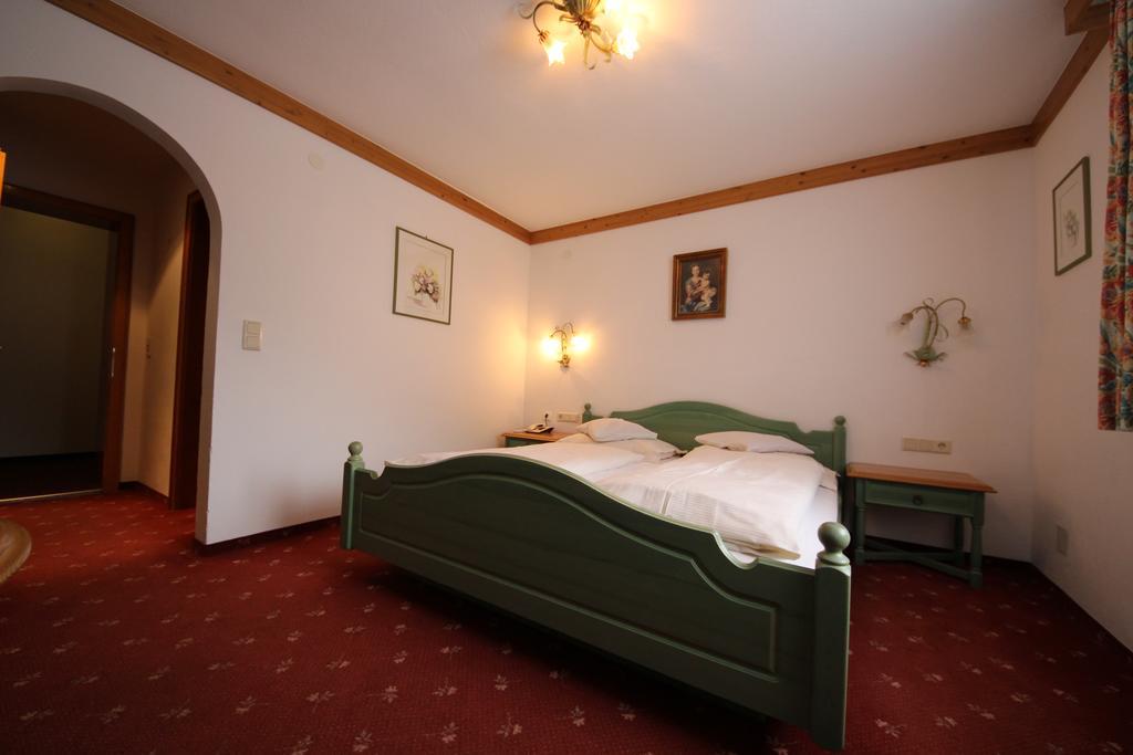 Hotel Garni Laerchenhof เลคอัมอาร์ลแบร์ก ภายนอก รูปภาพ