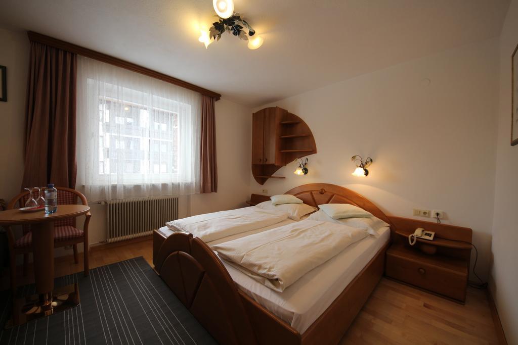 Hotel Garni Laerchenhof เลคอัมอาร์ลแบร์ก ภายนอก รูปภาพ