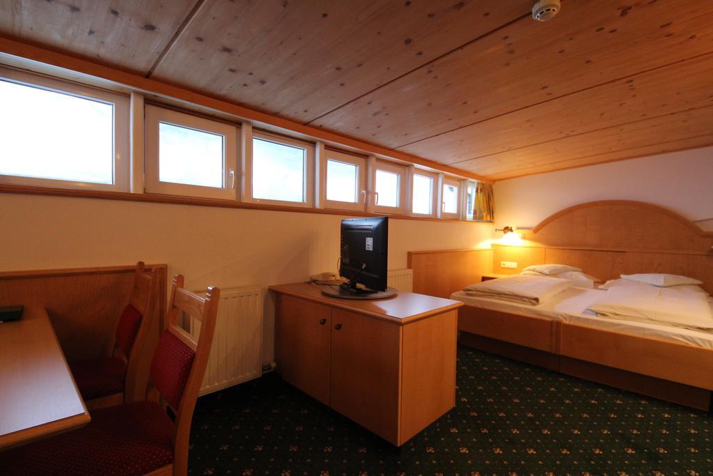 Hotel Garni Laerchenhof เลคอัมอาร์ลแบร์ก ภายนอก รูปภาพ