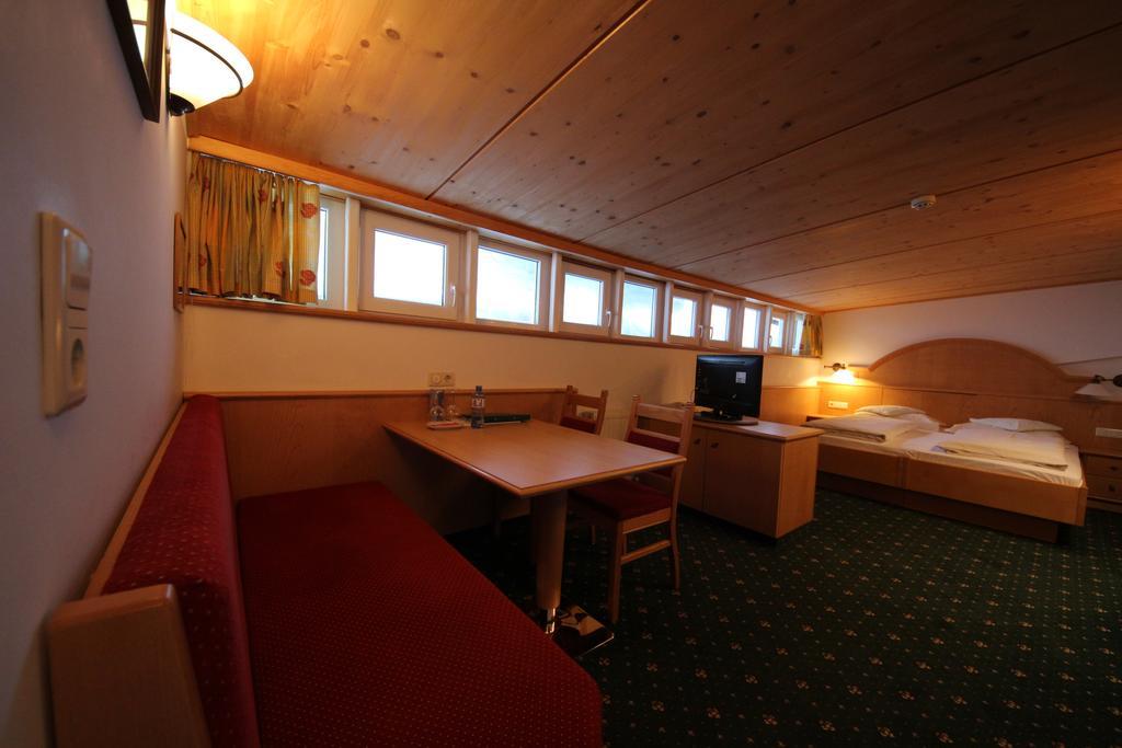 Hotel Garni Laerchenhof เลคอัมอาร์ลแบร์ก ภายนอก รูปภาพ